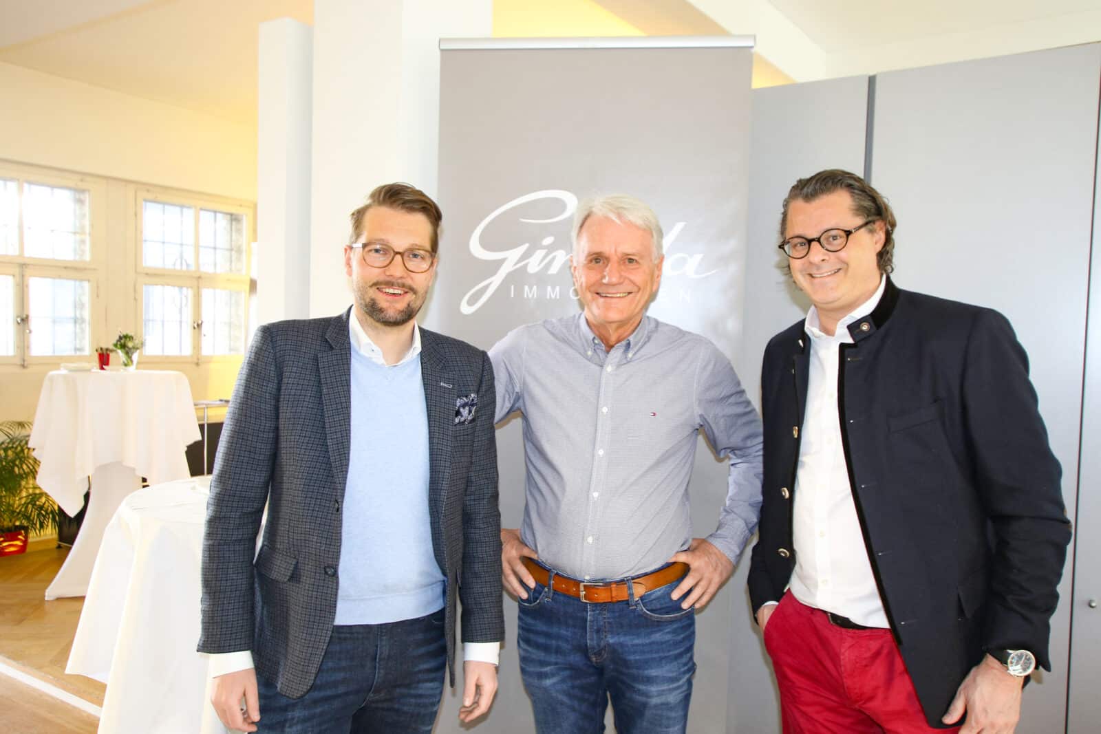 Eröffnungsfeier in St. Moritz mit Festlichkeiten und Gästen im Freien