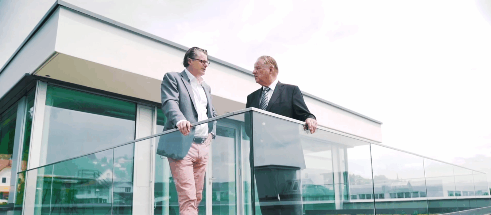 Grafik zum Führungswechsel bei Ginesta mit modernem Design