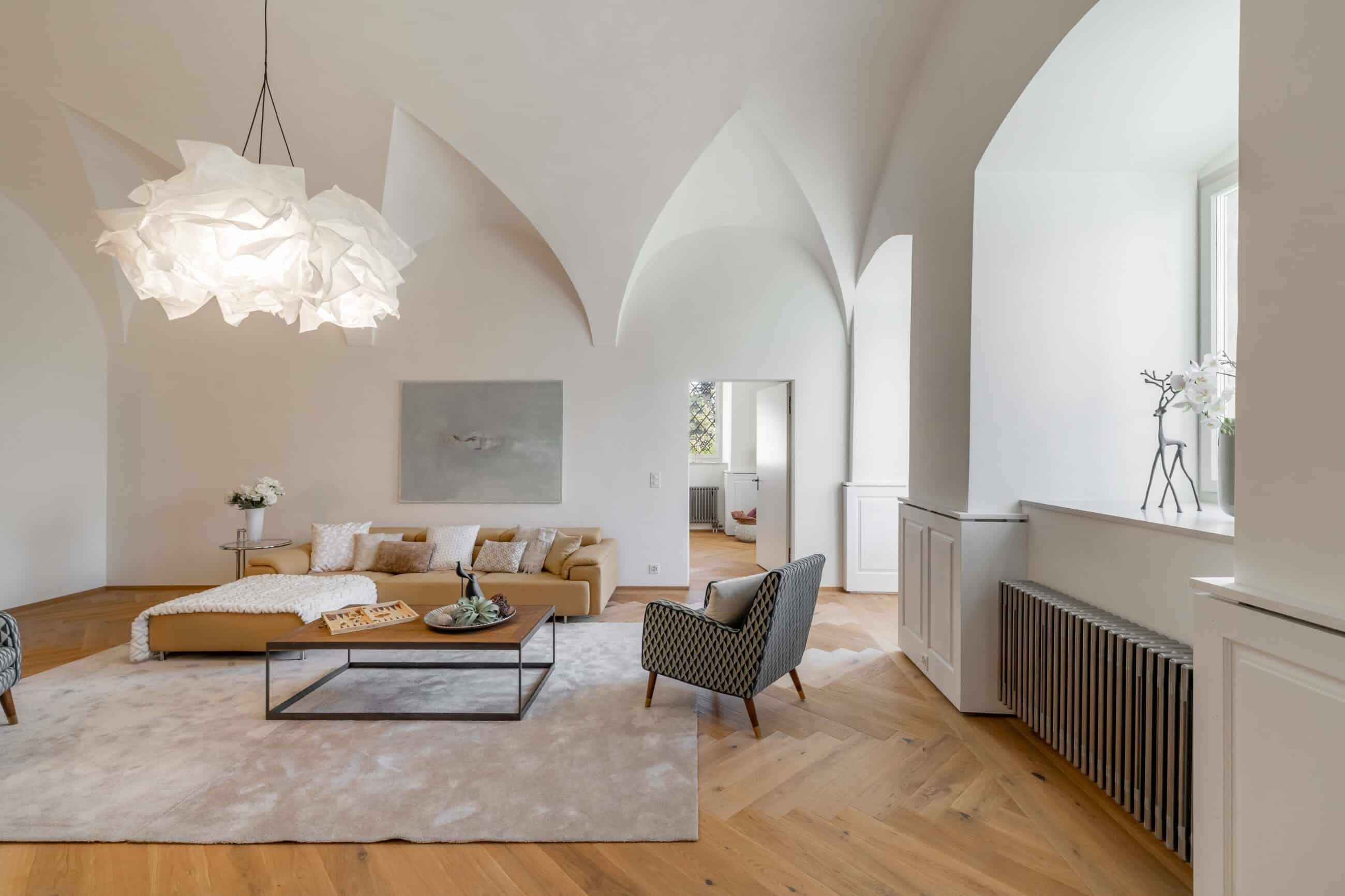 Schloss Ziers Gartenwohnung mit Blick auf den gepflegten Garten