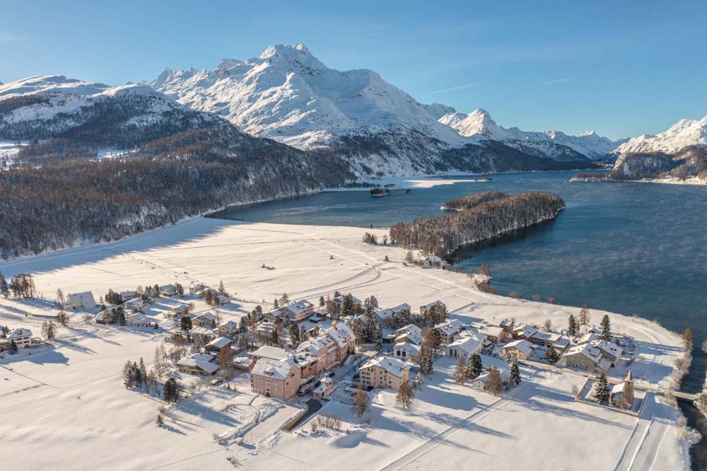 Luziser See mit Schnee im Dezember, Blick auf das Ufer von Margna